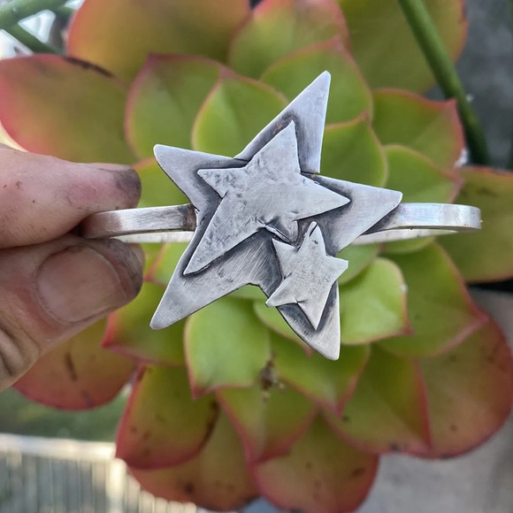Rustic Sterling silver star cuff bracelet - Picture 4 of 10